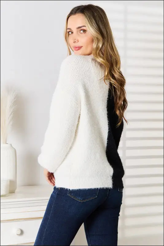 Angel Wings Woven Right Contrast Button-Front V-Neck Cardigan