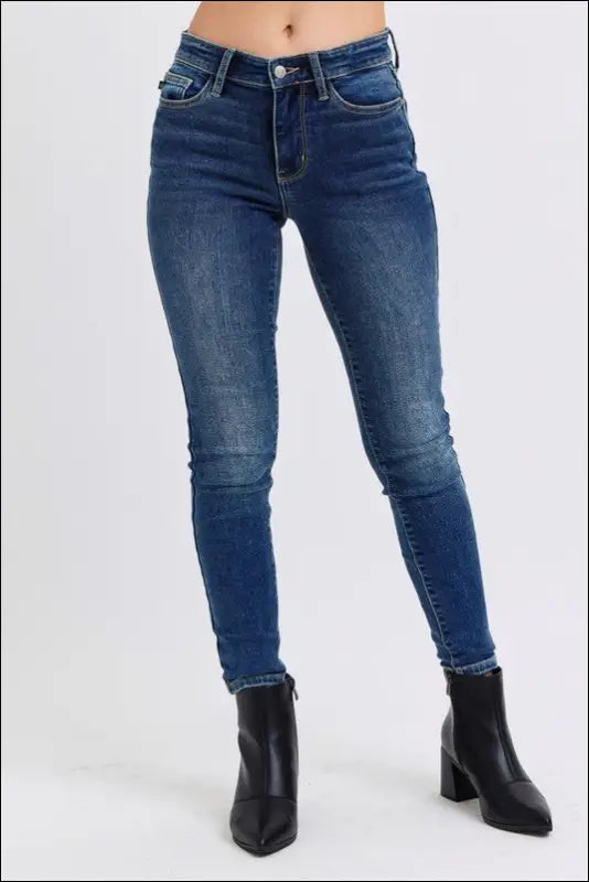 Judy Blue Full Size Mid-Rise Waist Skinny Jeans with Pockets