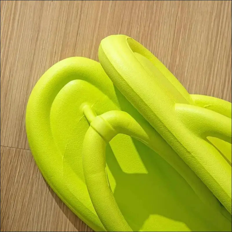 Soft Sole Platform Flip Flops for Women – Summer Beach Non-Slip Cloud Slippers Thick Clip Toe Bathroom Slides Sandals