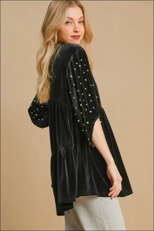 Umgee Pearl Detail Half Sleeve Velvet Babydoll Blouse
