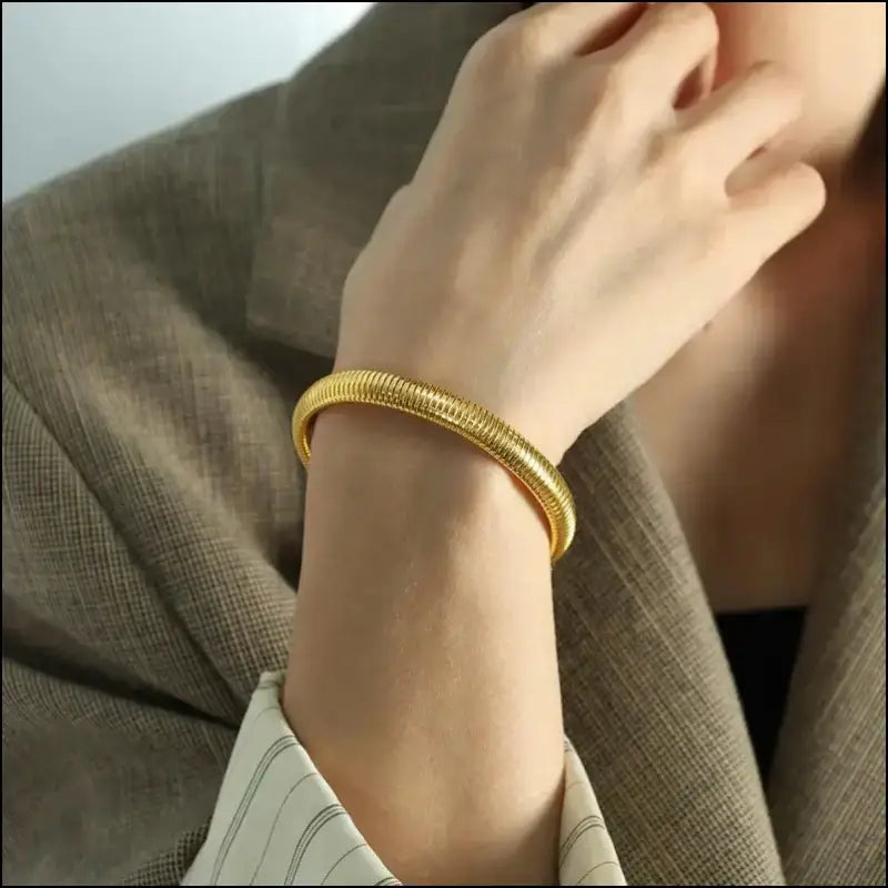 Waterproof 18K Gold Plated Stainless Steel Bracelet – Retro Elastic Thick Metal Polish Unisex Fashion Jewelry for Men
