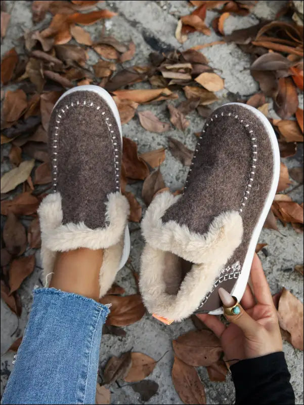 Furry Suede Round Toe Flat Sneakers