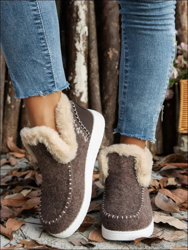 Furry Suede Round Toe Flat Sneakers - Chocolate / 36(US5)