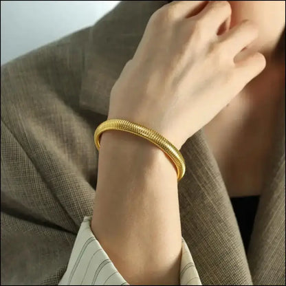 Waterproof 18K Gold Plated Stainless Steel Bracelet – Retro Elastic Thick Metal Polish Unisex Fashion Jewelry for Men
